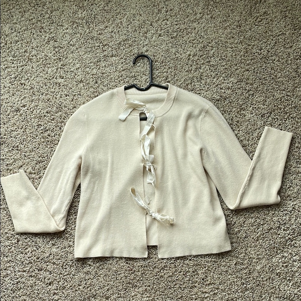 Elegant Cream Sweater with Ribbon Detail